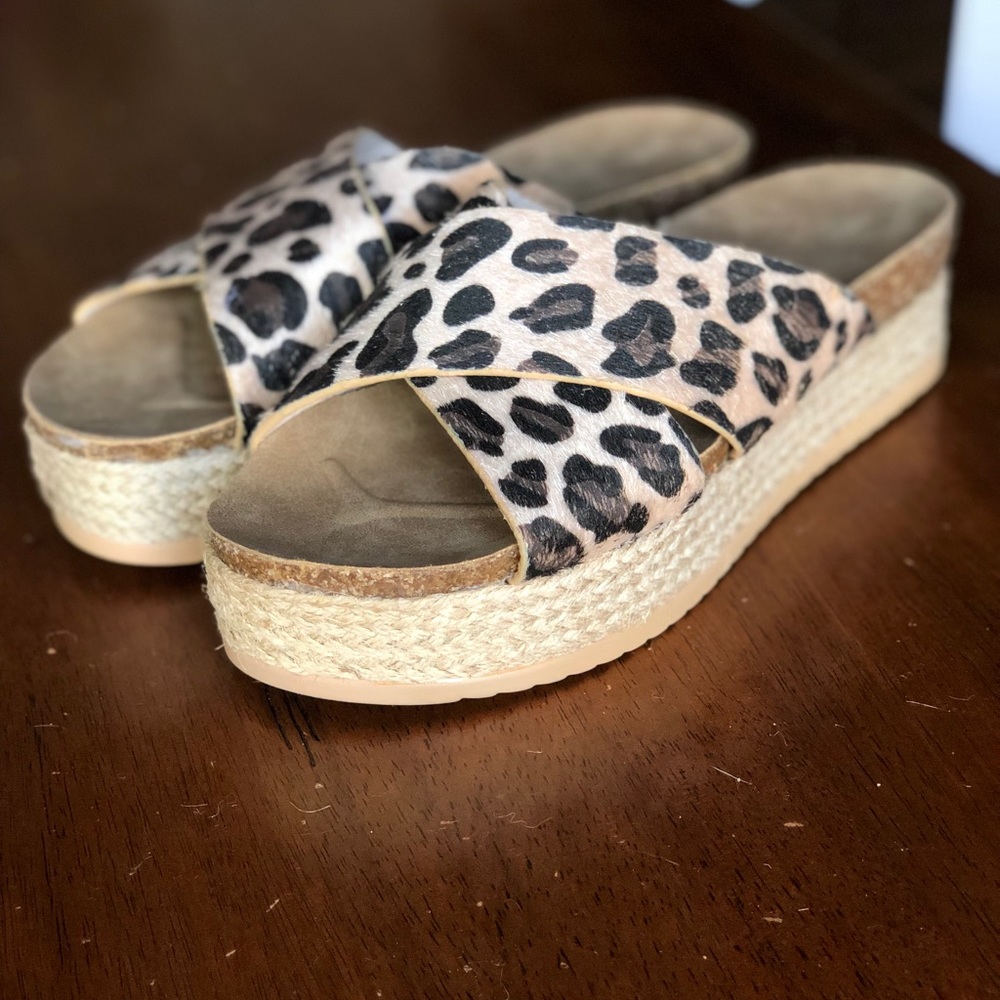 Pony hair leopard platform slides !